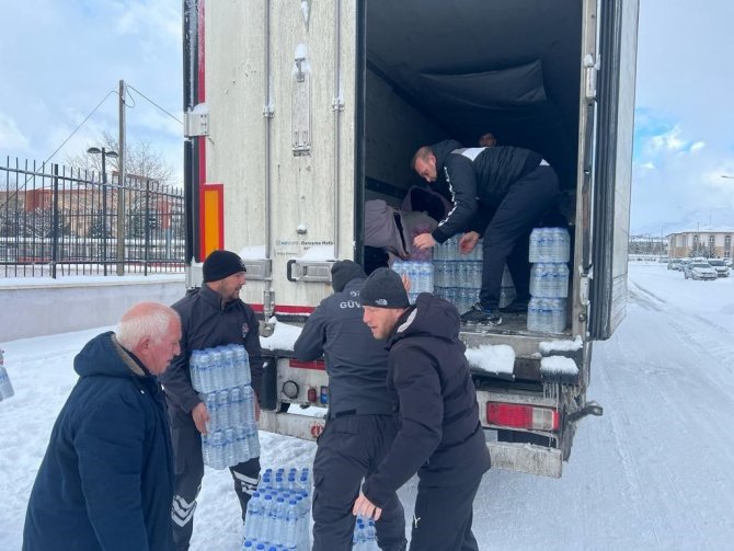 Niğde’de Deprem Bölgesine Yardım Seferberliği