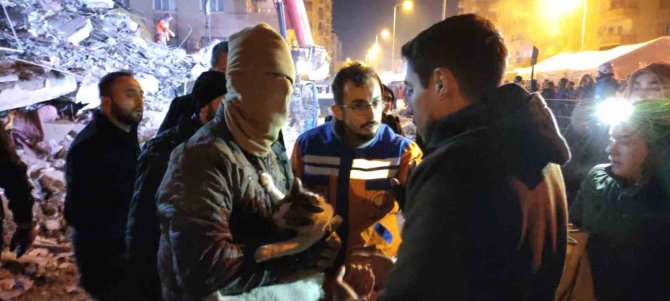 Depremde Çöken Binadan 42 Saat Sonra Kedi Sağ Kurtarıldı