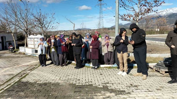Depremde Ölen Yaşlı Çift Son Yolculuğuna Uğurlandı