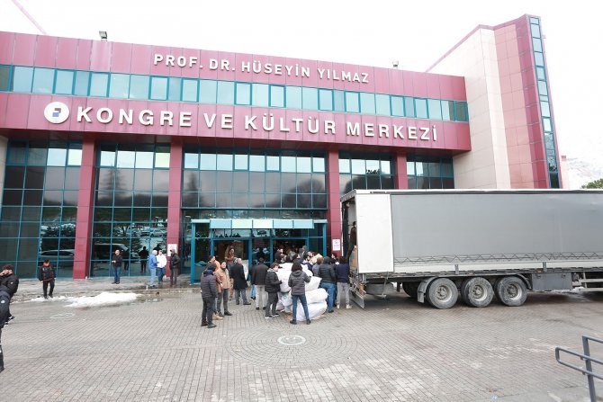 Paü Depremzedeler İçin Seferber Oldu