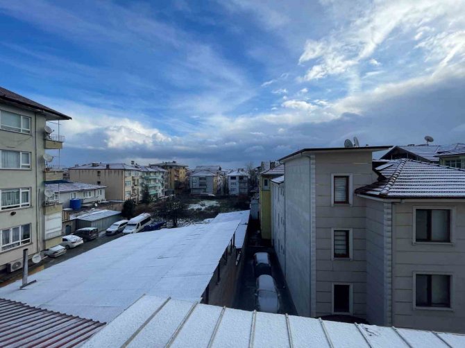 Sakarya Şehir Merkezine Beklenen Kar Düştü