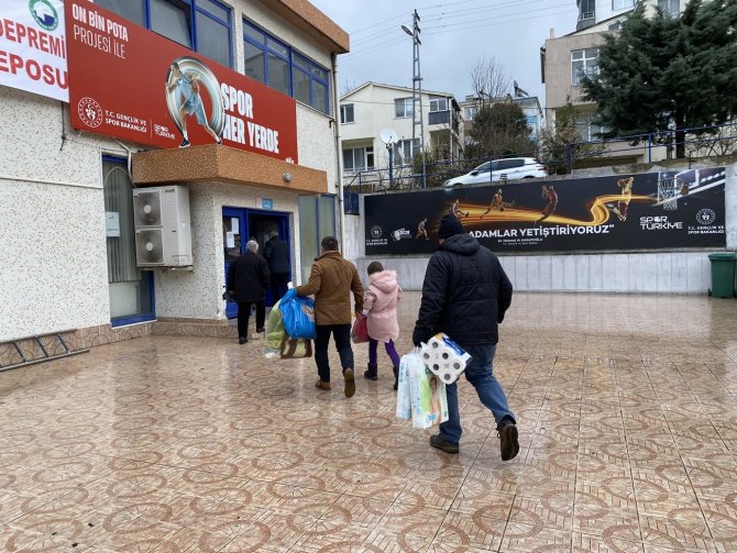 Sinop’ta Depremzedeler İçin Battaniye, Gıda Ve Su Çağrısı