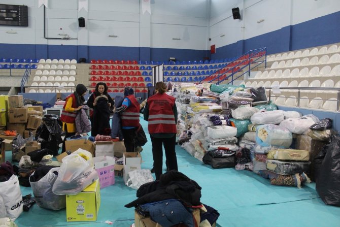 Sinop’ta Depremzedeler İçin Battaniye, Gıda Ve Su Çağrısı