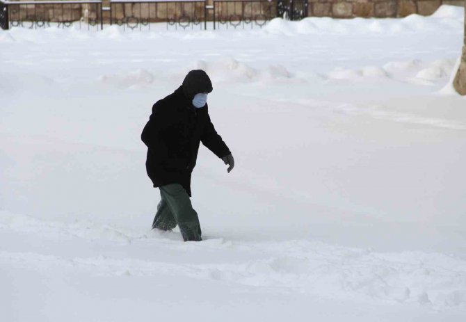 Yaklaşık Bin Yerleşim Yeriyle Ulaşım Kesildi
