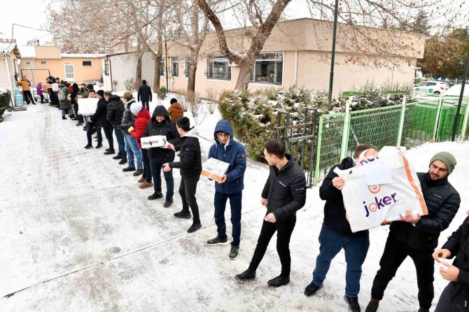 Tepebaşı Depremzedeler İçin Seferber Oldu