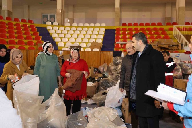 Deprem Bölgelerine Su Ve Gıda Yardımı Çağrısı