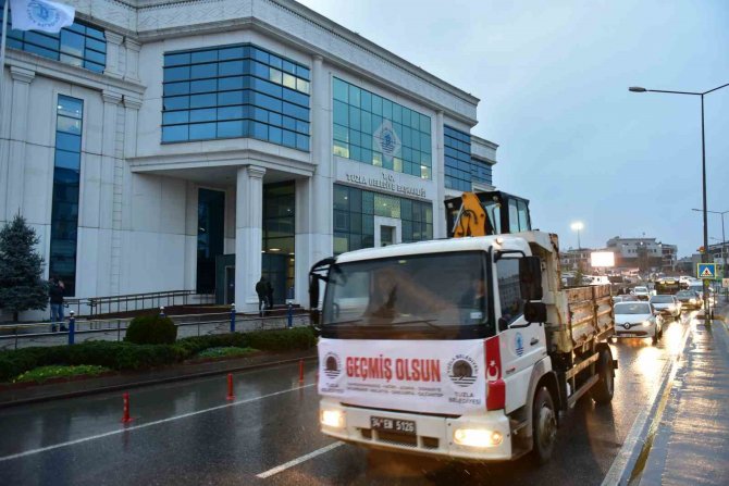 Tuzla’dan Deprem Bölgelerine 16 Yardım Tırı Ve İş Makineleri Gönderildi