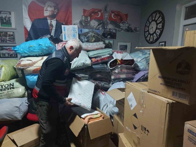 Motosiklet Derneğinden Deprem Bölgesine Malzeme Yardımı