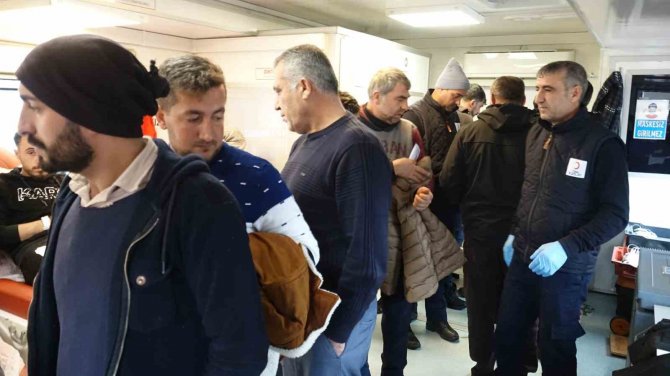 Erciş’ten Depremzedeler İçin Kan Bağışına Yoğun İlgi