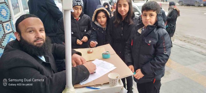 Özalplı Minikler Kumbaralarındaki Parayı Deprem Bölgesine Gönderdi