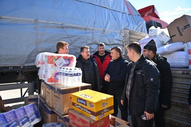 Yardım Tırları Deprem Bölgesine Ulaştı