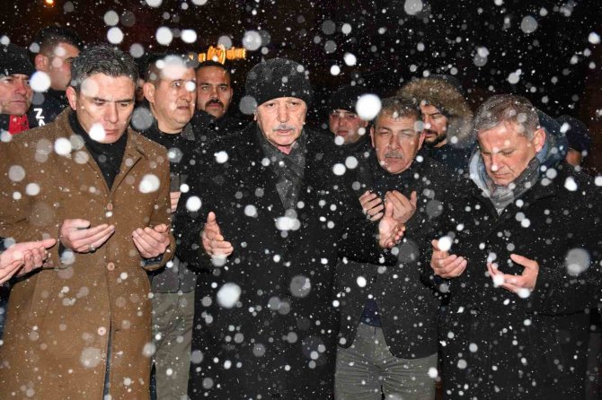 Amasya’dan Deprem Bölgesine Yardım Tırları Ve İş Makineleri Gönderildi