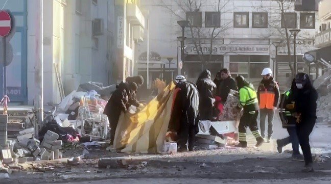 6 Katlı Gölgeler Apartmanı’ndan Geriye Kalanlar Yürek Burktu