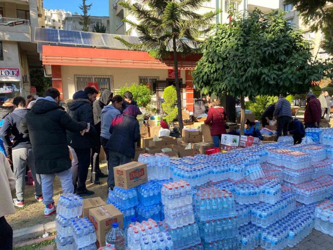 Vatandaşlar Deprem Bölgesine Yardım İçin Seferber Oldu