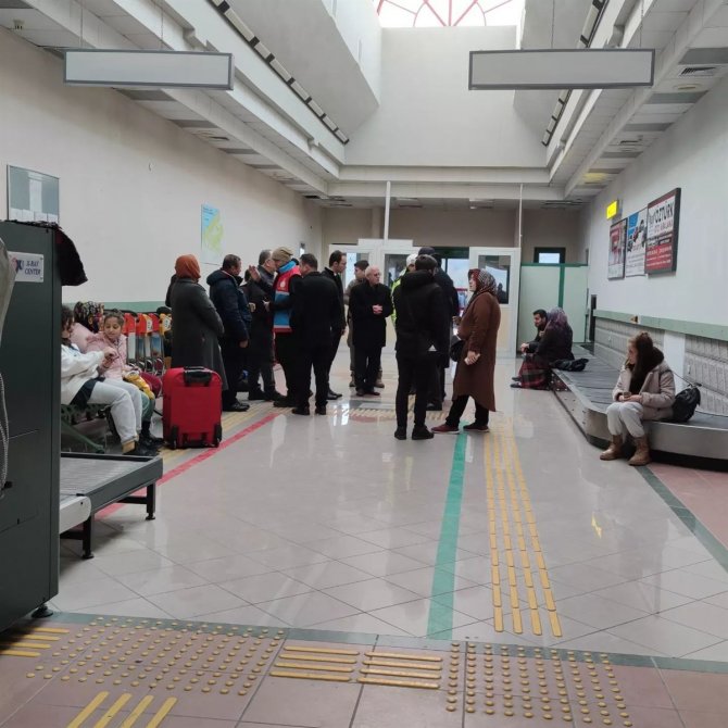 Depremzedeler Zonguldak’a Getirildi