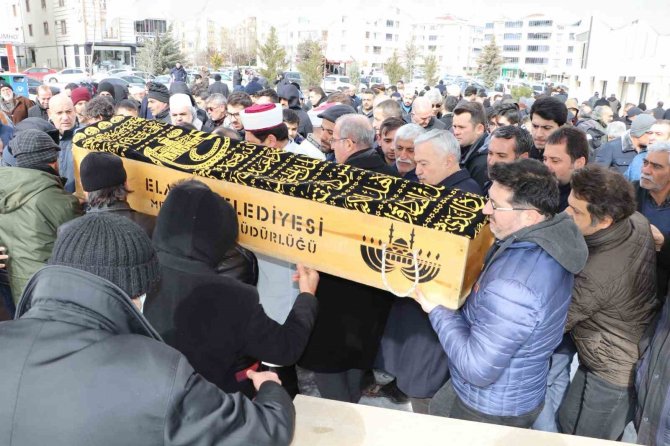 Eşi Ve Çocuğu Kurtuldu Fakat O Kurtulamadı, Elazığ’da Son Yolculuğuna Uğurlandı