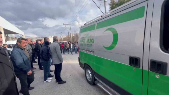Depremde Enkaz Altında Hayatını Kaybeden 6 Kişilik Aile Mardin’de Defnedildi