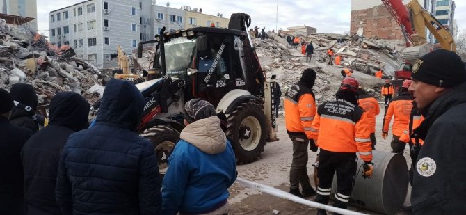 Adıyaman İ̇sias Otel’de Arama Kurtarma Çalışmaları Sürüyor