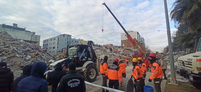 Adıyaman İ̇sias Otel’de Arama Kurtarma Çalışmaları Sürüyor