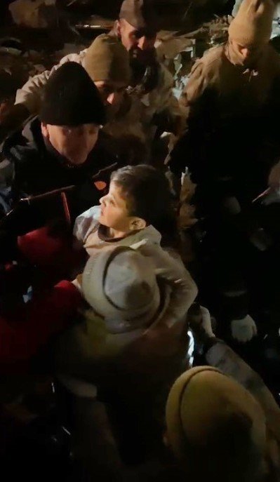 Adıyaman’da 4 Çocuk 64 Saat Sonra Sağ Çıkartıldı, İlk Sözü “Annem Nerde” Oldu