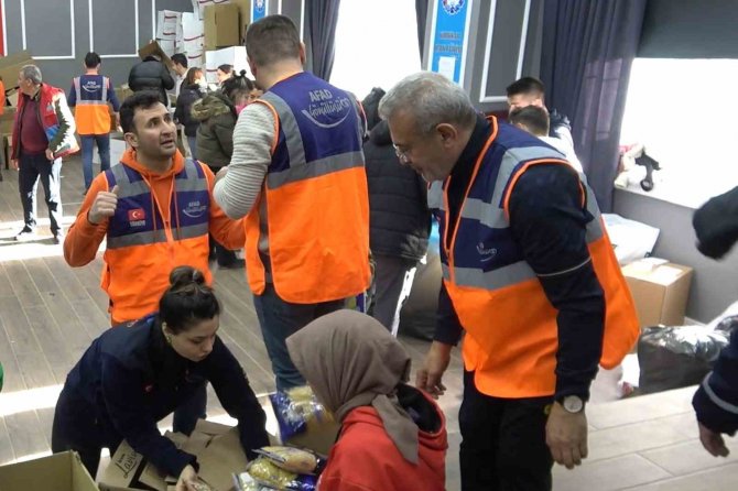Afad Gönüllüleri Depremzedeler İçin Seferber Oldu: Yardımları Anlatırken Duygulandılar