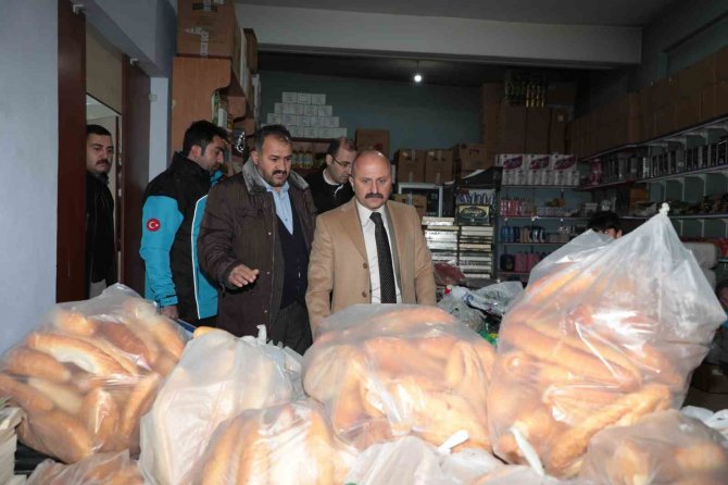 Ağrı’da Deprem Bölgesine Yardımlar Hız Kesmeden Devam Ediyor