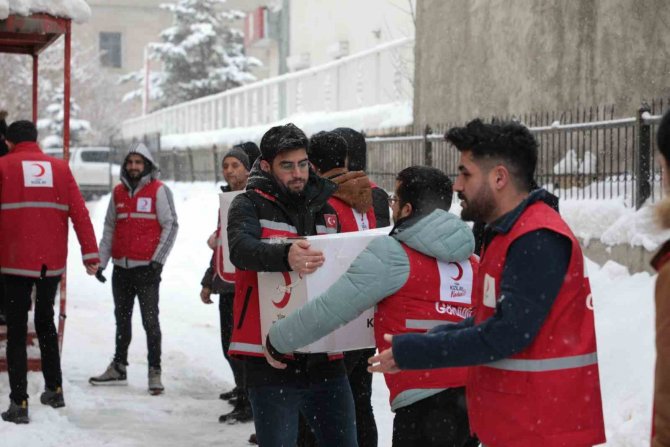 Ağrılılar Depremzedeler İçin Tek Yürek Oldu