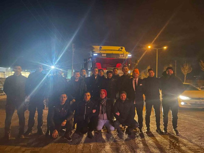 Ahlatcı Vakfı’ndan Depremzedelere 25 Milyon Liralık Yardım