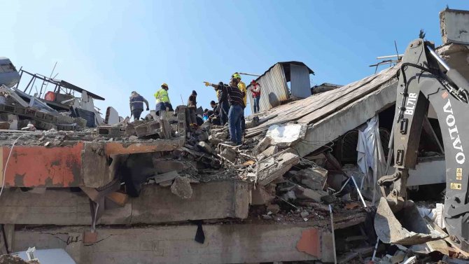 İ̇ki Komşu 58 Saat Sonra Kurtarıldı