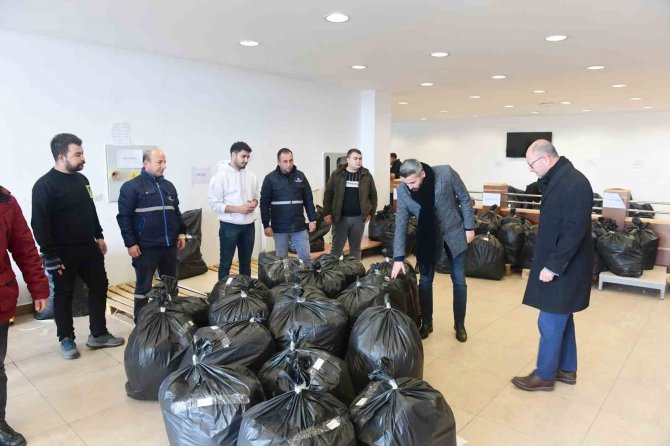 Anadolu Üniversitesi’nde Toplanan Yardımlar Deprem Bölgesine Ulaştı