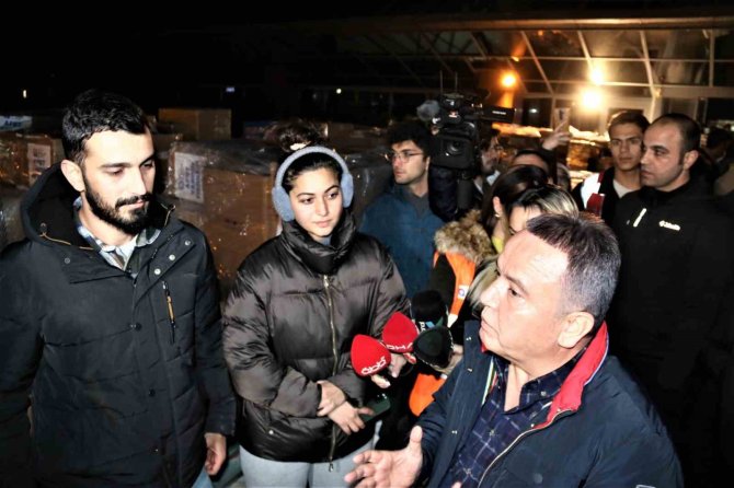 Antalya Büyükşehir İ̇tfaiyesi 62 Vatandaşı Enkaz Altından Çıkarttı