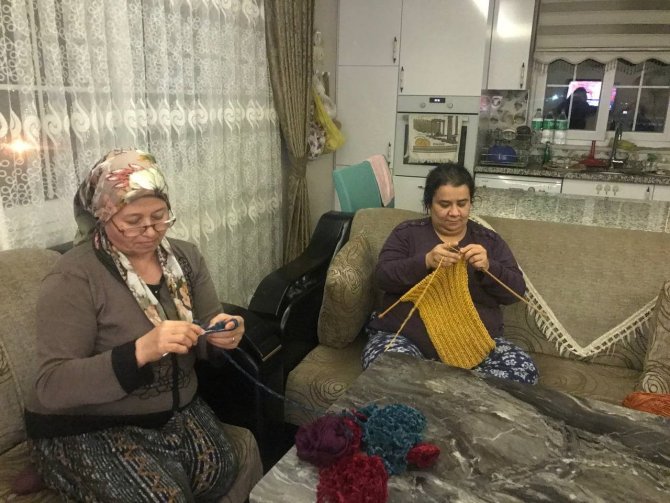 Antalyalı Kadınlar İlmekleri Deprem Bölgesi İçin Atıyor