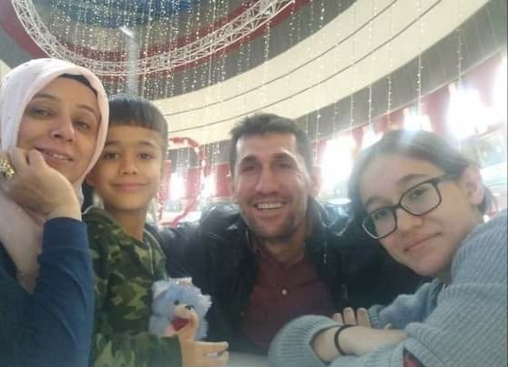 Enkazdan Birbirlerine Sarılmış Halde Çıkarılan Sarıkaya Ailesi Gözyaşlarıyla Uğurlandı