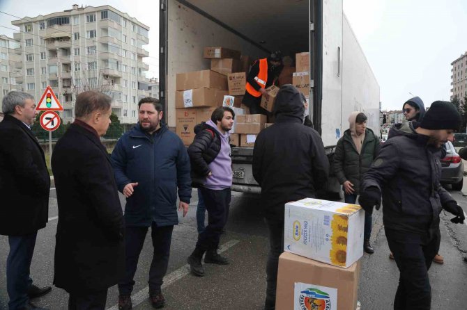 Atakum’dan Deprem Bölgesine 20 Tır Yardım