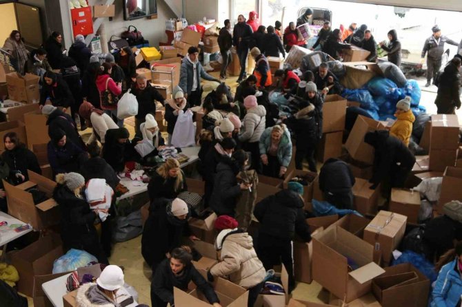 Ataşehir’den 26 Yardım Tırı Yola Çıktı