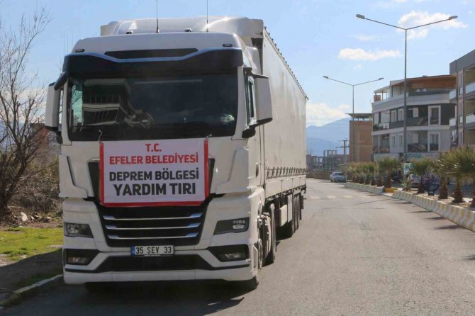 Efeler El Ele Verdi, 8 Tır Yardım Malzemesi Toplandı