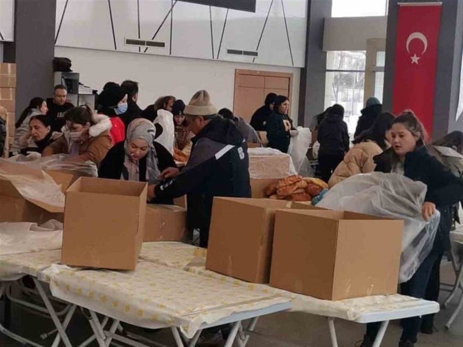 Balıkesir’den Gıda Yüklü 5 Tır Daha Yola Çıktı