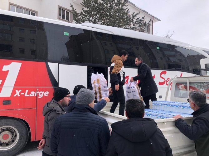 Bayburt Halkının Yüreği Deprem Bölgesinde Atıyor Yardımlar Hız Kesmeden Devam Ediyor