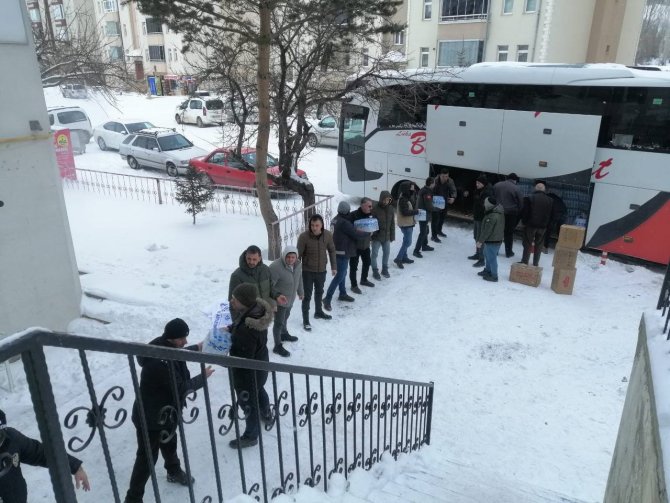 Bayburt Halkının Yüreği Deprem Bölgesinde Atıyor Yardımlar Hız Kesmeden Devam Ediyor