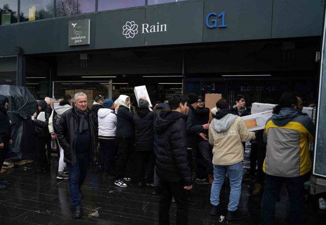 Vodafone Park’ta Depremzedeler İçin Yardım Çalışmaları Devam Ediyor