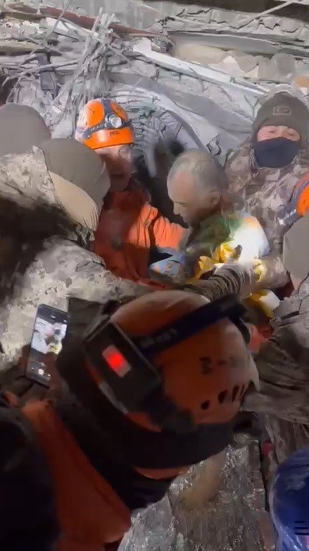 50 Saat Sonra Enkazdan Allah’ın Selamıyla Çıktı