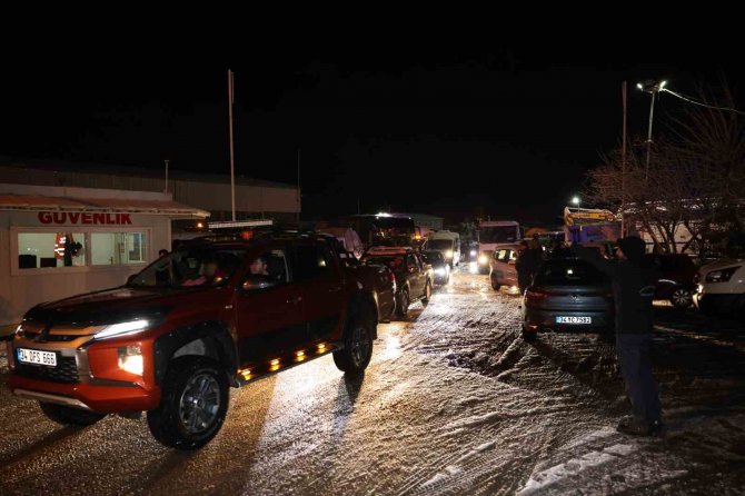 Darıca’dan Deprem Bölgesine 30 Tır Yardım