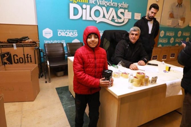 Ülkeyi Yasa Boğan Depremde Miniklerden Duygulandıran Hareket