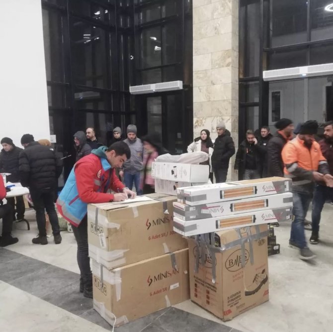 Çerkeş’ten "Yardım" Seferberliği: 12 Tır Acil İhtiyaç Malzemesi Yola Çıktı