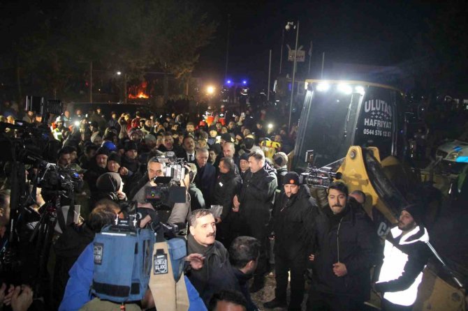 Cumhurbaşkanı Erdoğan, Hatay’da Deprem Bölgesinde İncelemelerde Bulundu