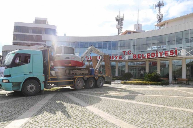 Burhaniye’den Hatay’a İş Makineleri Gönderildi