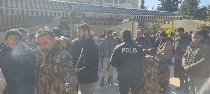 Depremde Hayatını Kaybeden Özel Harekat Polisinin Ailesi Kilis’te Defnedildi
