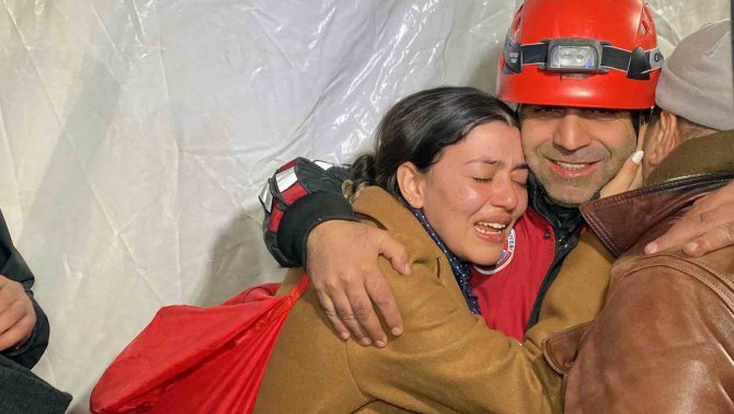 66 Saat Göçükte Kalan Gencin İlk İsteği Çikolata Oldu