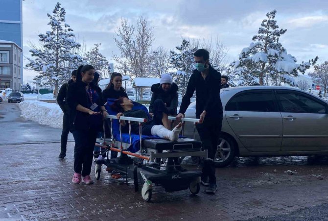 Deprem Bölgesinden Getirilen 50 Yaralı Sivas’ta Tedavi Altına Alındı