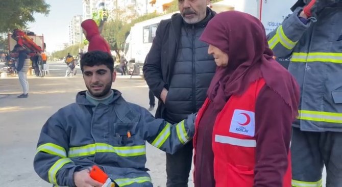 Afet Bölgesinden Yürek Isıtan Görüntüler